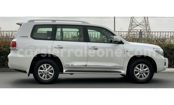 Buy Import Toyota Land Cruiser White Car in Import - Dubai in Kailahun Buy Import Toyota Land Cruiser White Car in Import - Dubai in Kailahun