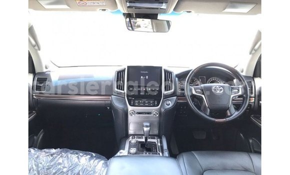 Buy Import Toyota Land Cruiser White Car in Import - Dubai in Kailahun Buy Import Toyota Land Cruiser White Car in Import - Dubai in Kailahun