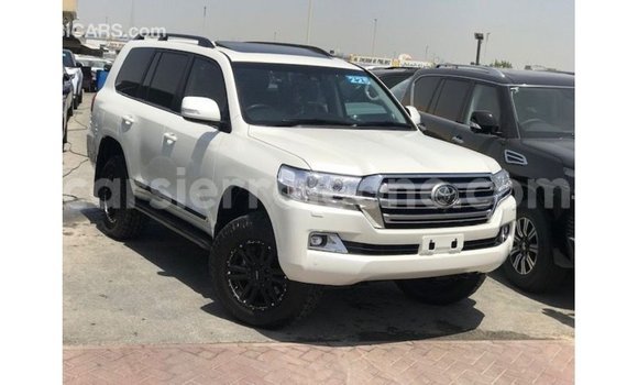 Buy Import Toyota Land Cruiser White Car in Import - Dubai in Kailahun Buy Import Toyota Land Cruiser White Car in Import - Dubai in Kailahun