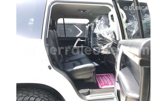 Buy Import Toyota Land Cruiser White Car in Import - Dubai in Kailahun Buy Import Toyota Land Cruiser White Car in Import - Dubai in Kailahun