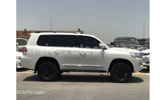 Buy Import Toyota Land Cruiser White Car in Import - Dubai in Kailahun Buy Import Toyota Land Cruiser White Car in Import - Dubai in Kailahun