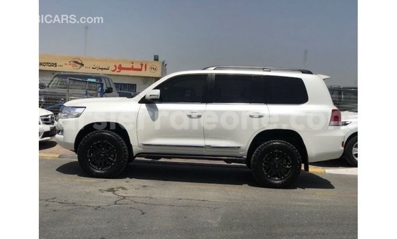 Buy Import Toyota Land Cruiser White Car in Import - Dubai in Kailahun Buy Import Toyota Land Cruiser White Car in Import - Dubai in Kailahun