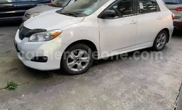 Buy Used Toyota Matrix White Car in Freetown in Western Urban