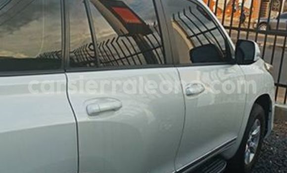 Buy Used Toyota Land Cruiser Prado White Car in Freetown in Western Urban