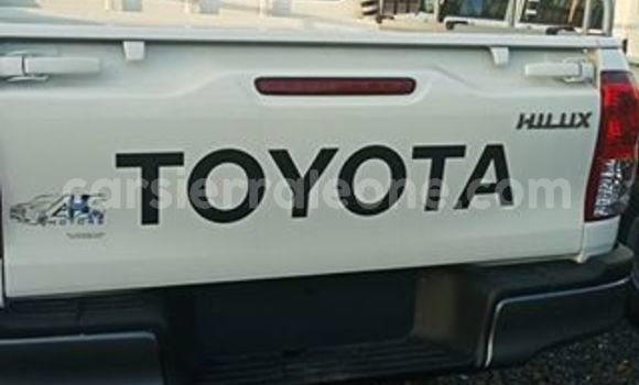 Buy Used Toyota Hilux White Car in Freetown in Western Urban