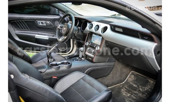 Acheter Import Voiture Ford Mustang Blanc à Import - Dubai, Kailahun Acheter Import Voiture Ford Mustang Blanc à Import - Dubai, Kailahun