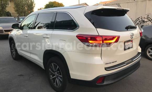 Buy Used Toyota Highlander White Car in Freetown in Western Urban Buy Used Toyota Highlander White Car in Freetown in Western Urban