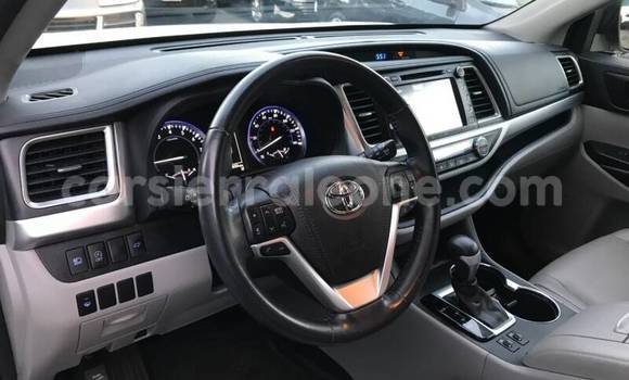 Buy Used Toyota Highlander White Car in Freetown in Western Urban Buy Used Toyota Highlander White Car in Freetown in Western Urban