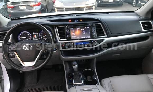 Buy Used Toyota Highlander White Car in Freetown in Western Urban Buy Used Toyota Highlander White Car in Freetown in Western Urban