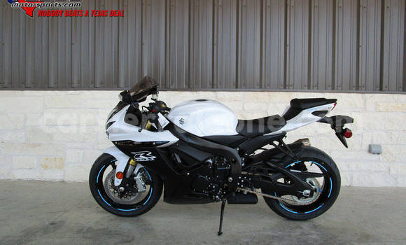 Buy Used Suzuki 750 White Bike in Motema in Kono