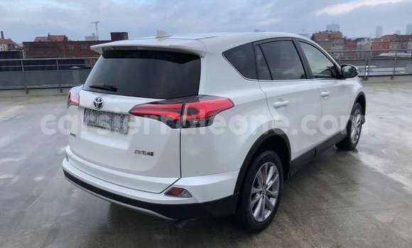 Buy Used Toyota RAV4 White Car in Blama in Kenema Buy Used Toyota RAV4 White Car in Blama in Kenema