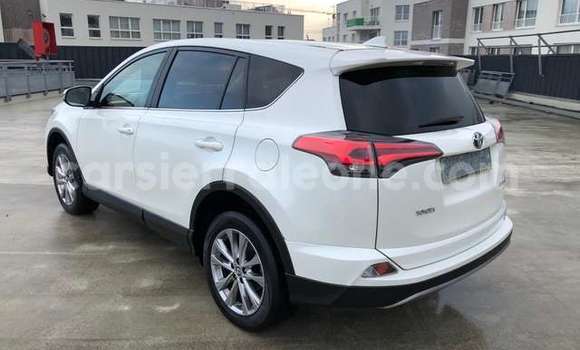 Buy Used Toyota RAV4 White Car in Blama in Kenema Buy Used Toyota RAV4 White Car in Blama in Kenema