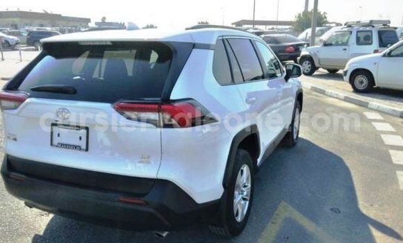 Buy Used Toyota RAV4 White Car in Kambia in Kambia Buy Used Toyota RAV4 White Car in Kambia in Kambia