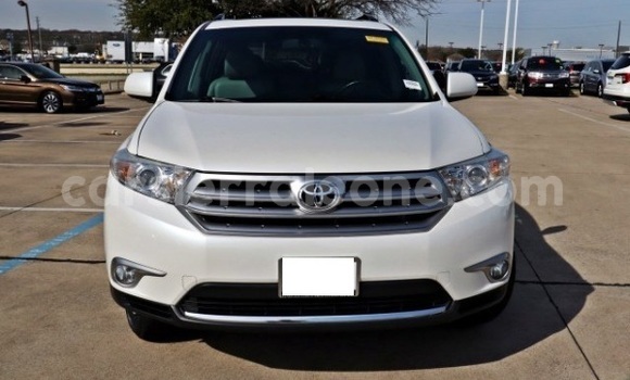 Buy Used Toyota Highlander White Car in Blama in Kenema Buy Used Toyota Highlander White Car in Blama in Kenema