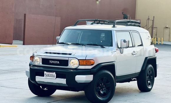 Buy Import Toyota FJ Cruiser Silver Car in Blama in Kenema Buy Import Toyota FJ Cruiser Silver Car in Blama in Kenema