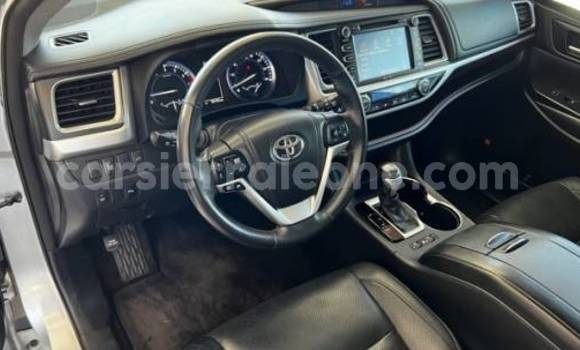 Buy Import Toyota Highlander Silver Car in Blama in Kenema Buy Import Toyota Highlander Silver Car in Blama in Kenema