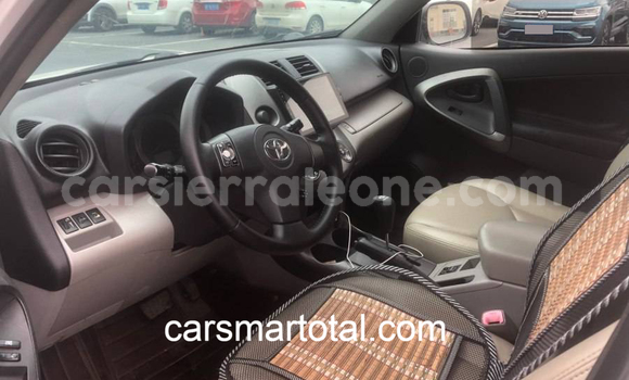 Buy Used Toyota RAV4 White Car in Gbinti in Port Loko Buy Used Toyota RAV4 White Car in Gbinti in Port Loko