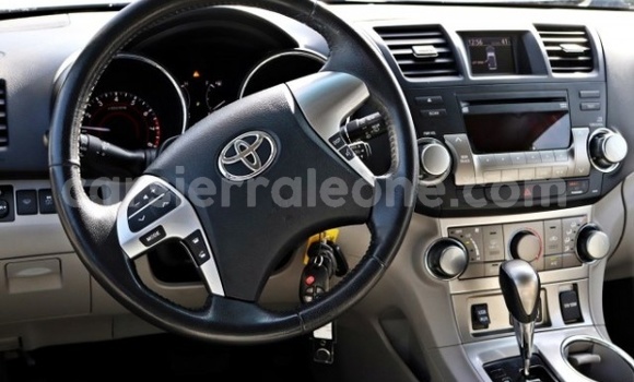 Buy Used Toyota Highlander White Car in Freetown in Western Urban Buy Used Toyota Highlander White Car in Freetown in Western Urban