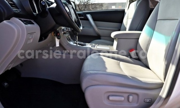 Buy Used Toyota Highlander White Car in Freetown in Western Urban Buy Used Toyota Highlander White Car in Freetown in Western Urban