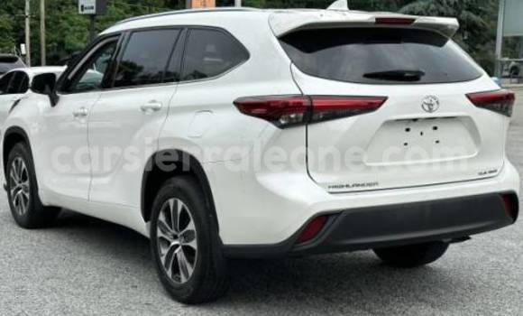 Buy Used Toyota Highlander White Car in Freetown in Western Urban Buy Used Toyota Highlander White Car in Freetown in Western Urban