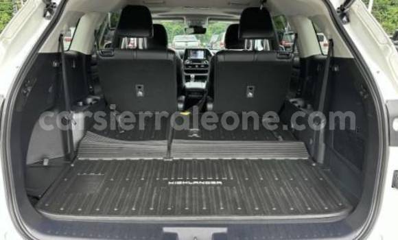 Buy Used Toyota Highlander White Car in Freetown in Western Urban Buy Used Toyota Highlander White Car in Freetown in Western Urban