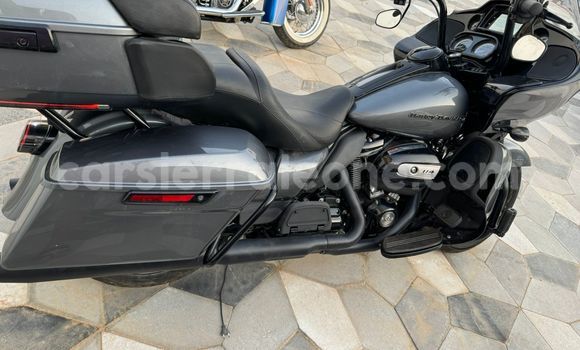 Buy Used Harley Davidson Road Glide Silver Bike in Freetown in Western Urban