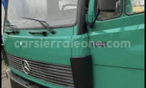 Buy Used Mercedes‒Benz 814 Green Truck in Freetown in Western Urban Buy Used Mercedes‒Benz 814 Green Truck in Freetown in Western Urban