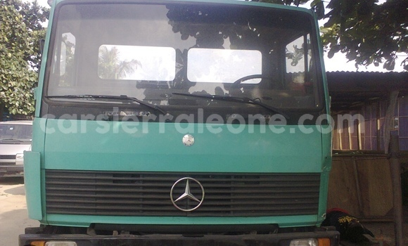 Buy Used Mercedes‒Benz 814 Green Truck in Freetown in Western Urban Buy Used Mercedes‒Benz 814 Green Truck in Freetown in Western Urban