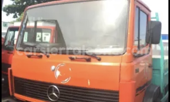 Buy Used Mercedes‒Benz 814 Green Truck in Freetown in Western Urban Buy Used Mercedes‒Benz 814 Green Truck in Freetown in Western Urban