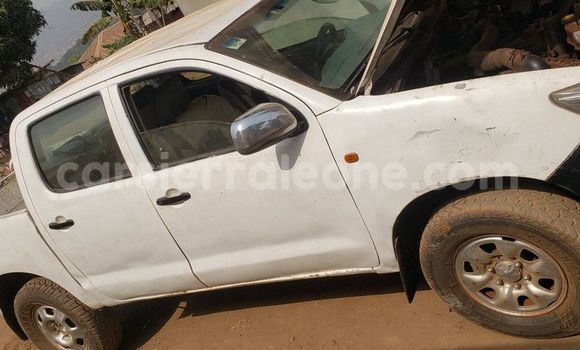 Buy Used Toyota Hilux White Car in Freetown in Western Urban