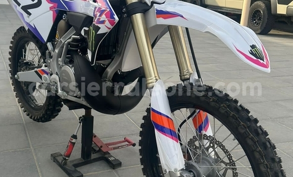 Buy Used Yamaha YZ White Bike in Freetown in Western Urban