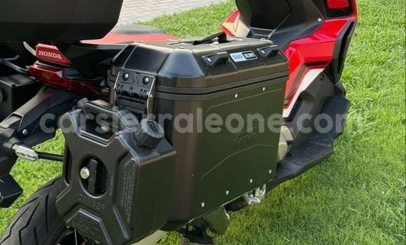 Acheter Occasion Moto Honda X-ADV Rouge à Freetown, Western Urban Acheter Occasion Moto Honda X-ADV Rouge à Freetown, Western Urban