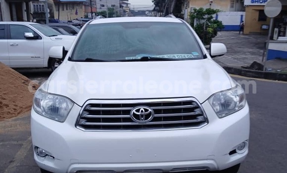 Buy Import Toyota Highlander White Car in Freetown in Western Urban