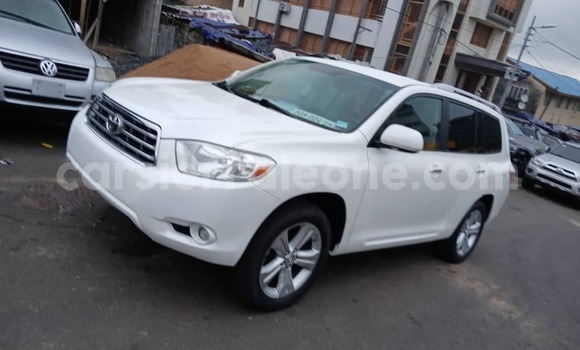 Buy Import Toyota Highlander White Car in Freetown in Western Urban Buy Import Toyota Highlander White Car in Freetown in Western Urban
