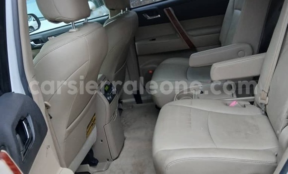 Buy Import Toyota Highlander White Car in Freetown in Western Urban Buy Import Toyota Highlander White Car in Freetown in Western Urban
