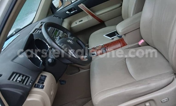 Buy Import Toyota Highlander White Car in Freetown in Western Urban Buy Import Toyota Highlander White Car in Freetown in Western Urban