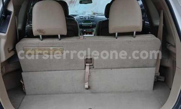 Buy Import Toyota Highlander White Car in Freetown in Western Urban Buy Import Toyota Highlander White Car in Freetown in Western Urban