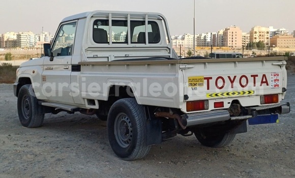 Buy Used Toyota Land Cruiser White Car in Freetown in Western Urban Buy Used Toyota Land Cruiser White Car in Freetown in Western Urban