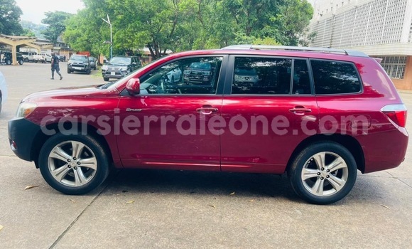 Buy Import Toyota Highlander Red Car in Freetown in Western Urban Buy Import Toyota Highlander Red Car in Freetown in Western Urban