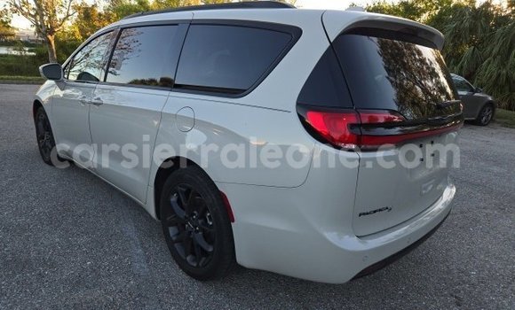 Buy Used Chrysler Pacifica White Car in Freetown in Western Urban Buy Used Chrysler Pacifica White Car in Freetown in Western Urban
