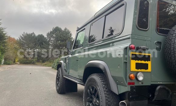 Buy Used Land Rover Defender Green Car in Freetown in Western Urban Buy Used Land Rover Defender Green Car in Freetown in Western Urban