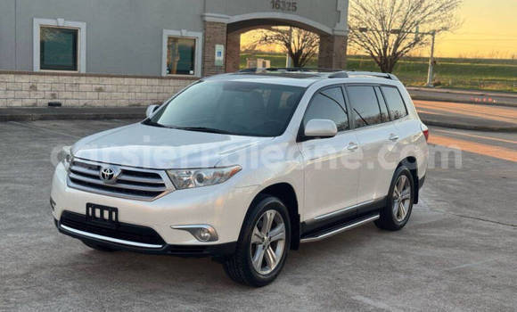 Buy Used Toyota Highlander White Car in Freetown in Western Urban Buy Used Toyota Highlander White Car in Freetown in Western Urban