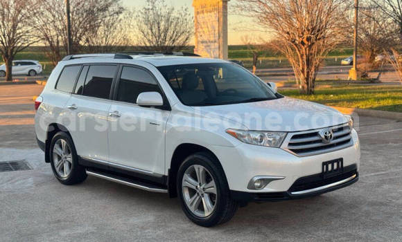 Buy Used Toyota Highlander White Car in Freetown in Western Urban Buy Used Toyota Highlander White Car in Freetown in Western Urban