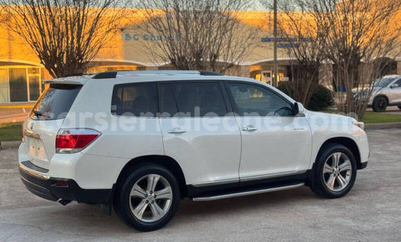 Buy Used Toyota Highlander White Car in Freetown in Western Urban Buy Used Toyota Highlander White Car in Freetown in Western Urban