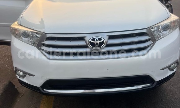Buy Import Toyota Highlander White Car in Freetown in Western Urban