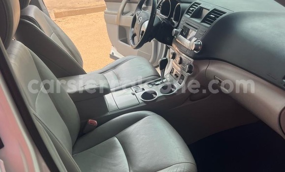 Buy Import Toyota Highlander White Car in Freetown in Western Urban Buy Import Toyota Highlander White Car in Freetown in Western Urban
