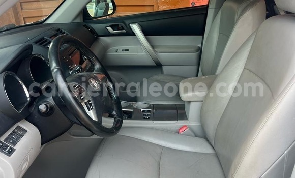 Buy Import Toyota Highlander White Car in Freetown in Western Urban Buy Import Toyota Highlander White Car in Freetown in Western Urban
