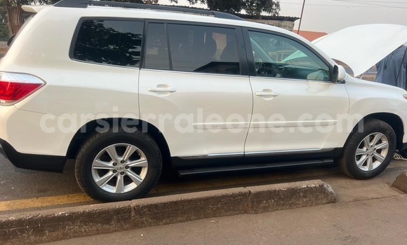 Buy Import Toyota Highlander White Car in Freetown in Western Urban Buy Import Toyota Highlander White Car in Freetown in Western Urban