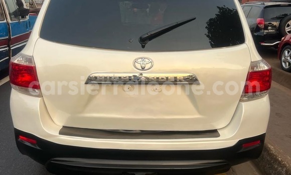 Buy Import Toyota Highlander White Car in Freetown in Western Urban Buy Import Toyota Highlander White Car in Freetown in Western Urban