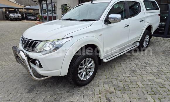 Buy Used Mitsubishi Triton White Car in Freetown in Western Urban Buy Used Mitsubishi Triton White Car in Freetown in Western Urban